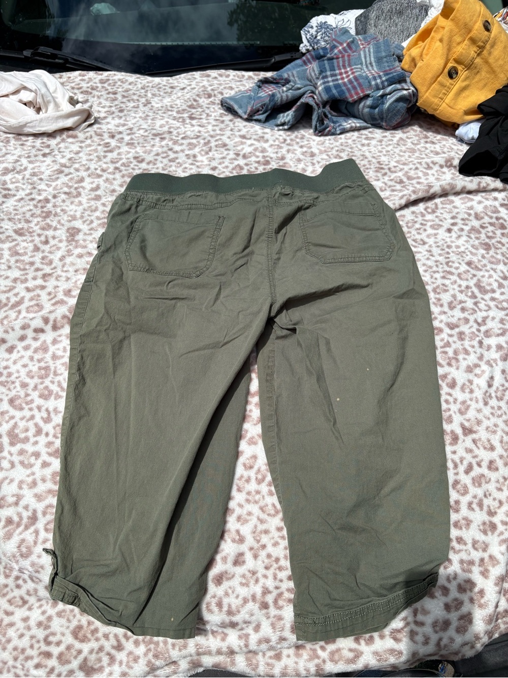 Palm Rio Olive Green Capri Pants Size Medium - Picture 6 of 9